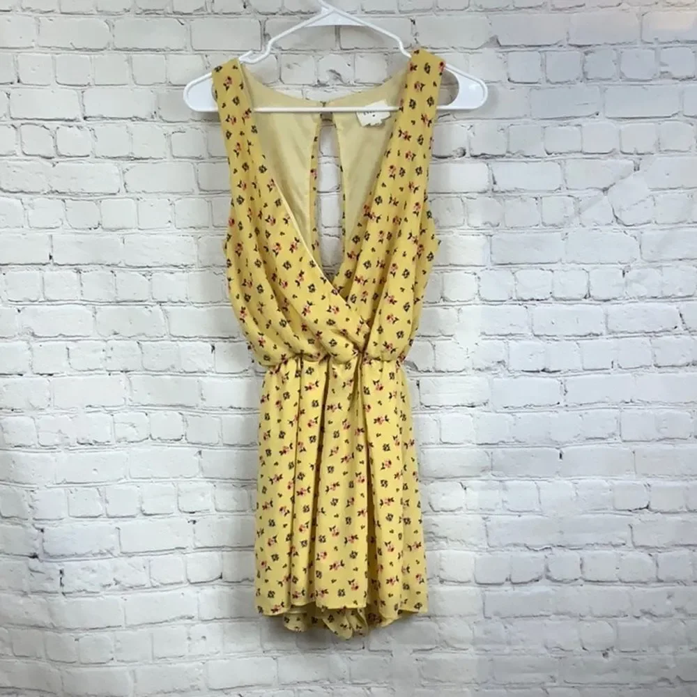 Anthro Everly Yellow Floral Romper Surplice Open Back Mini M Feminine Coquette